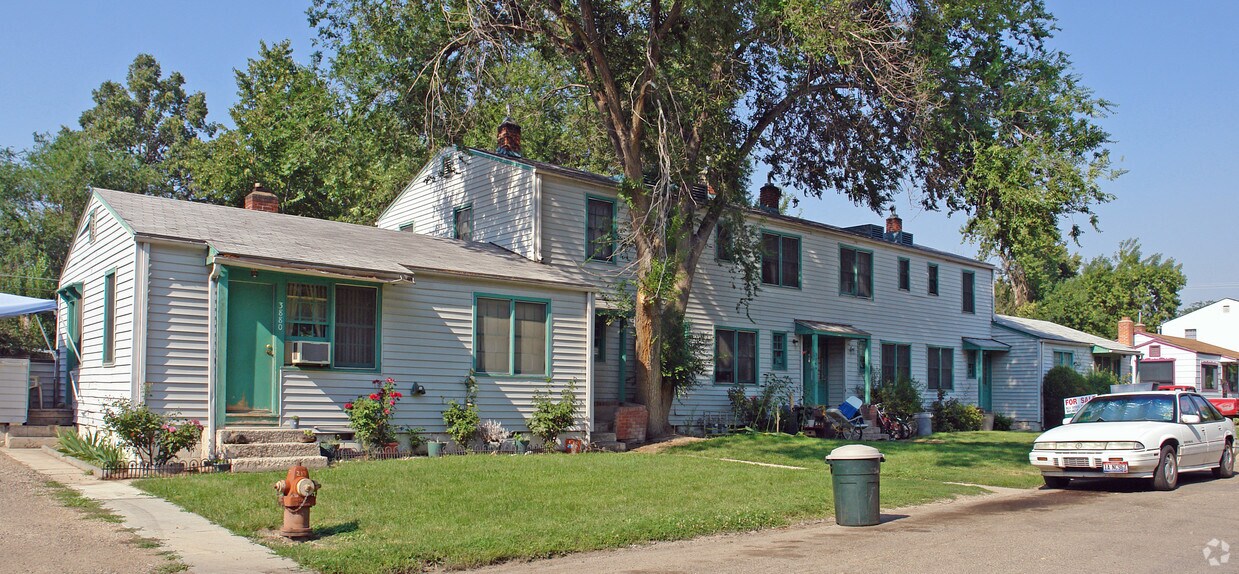 Primary Photo - 3840-3880 W Pershing Dr