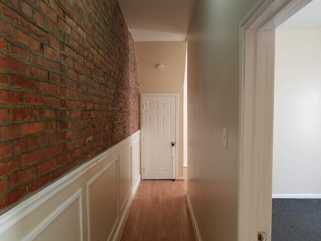 Building Photo - 1323 W Butler St