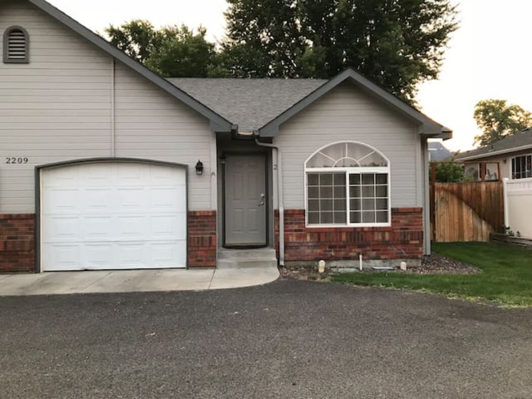 2209 Lila Ave, Yakima, WA 98902 Townhome Rentals in Yakima WA