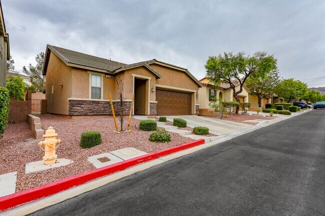 Foto del edificio - 3 Bedroom Beauty In Desirable Providence C...