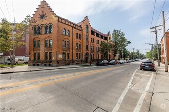 Building Photo - 1702 W 28th St