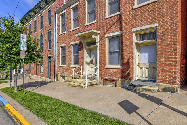 Foto del edificio - St. Clairsville Courtyard