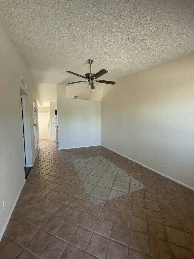 Foto del edificio - 204 Prado Rd