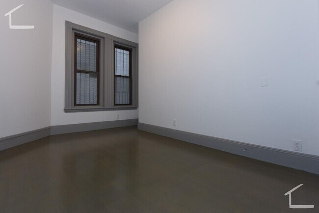 Building Photo - Spacious 2 Bed Right In Fenway