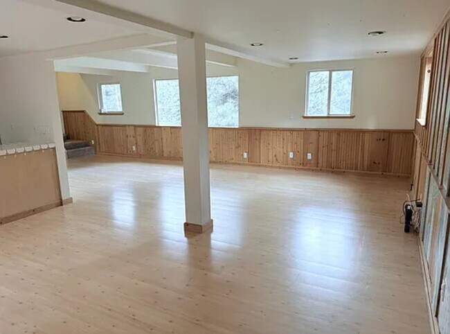 Foto del edificio - 11881 Pine Forest Rd