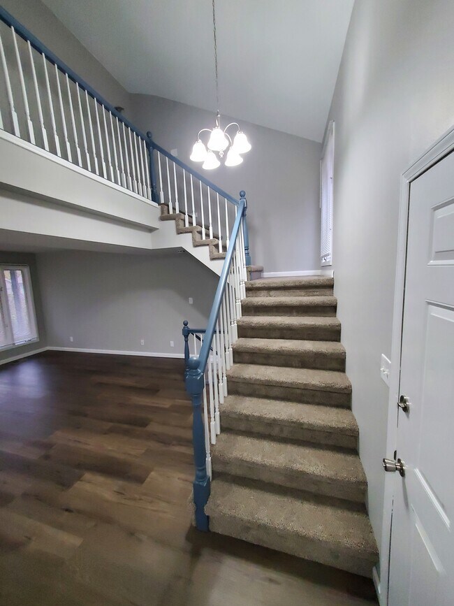 Building Photo - 12 Pebble Ct