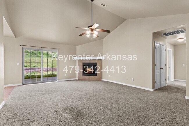 Foto del edificio - This home is the perfect choice for you in Elkins!