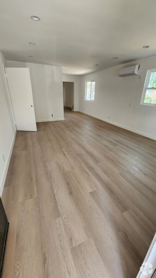 Building Photo - 10357 Scoville Ave