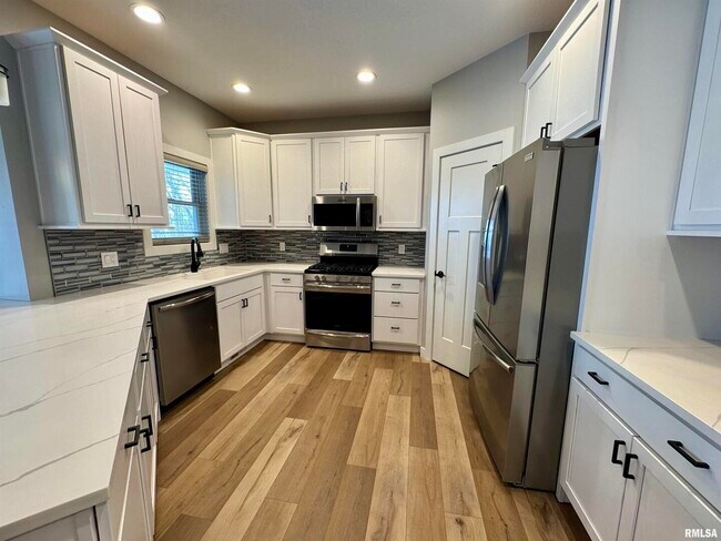 Foto del edificio - 706 Foret Mansur