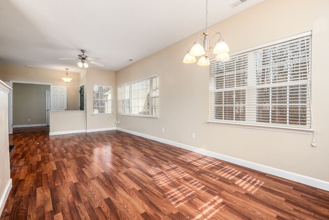 Building Photo - Cozy 2-Bedroom End Unit Available NOW!