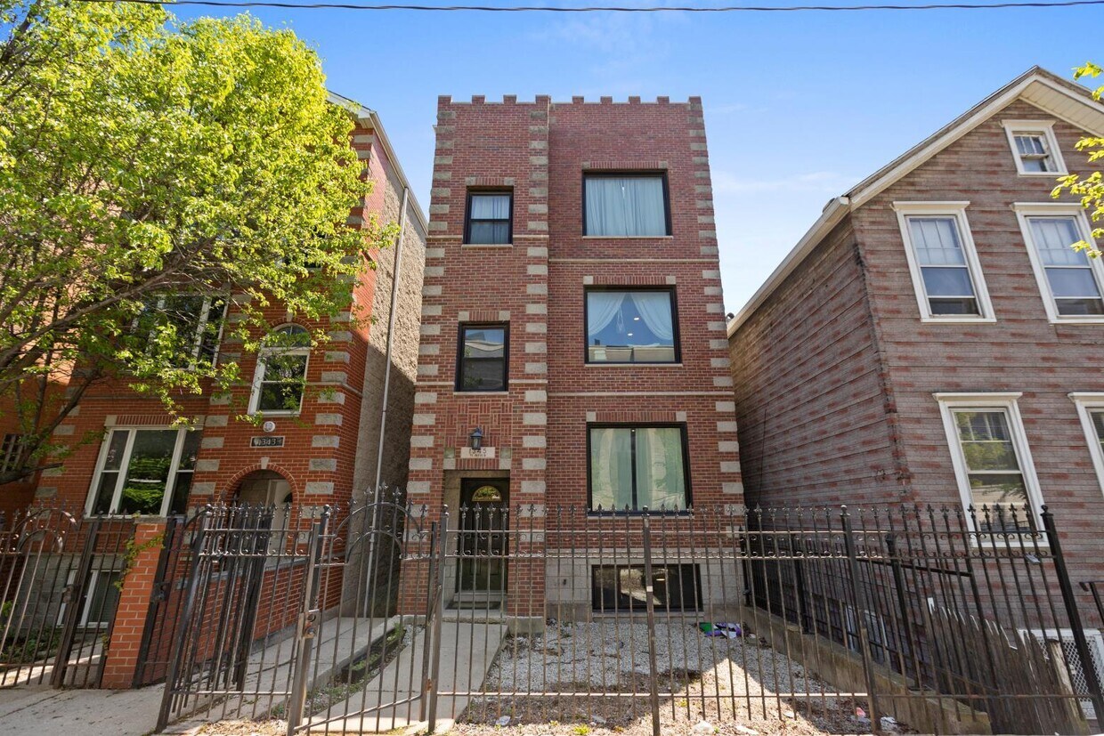 Primary Photo - 1345 W Walton St