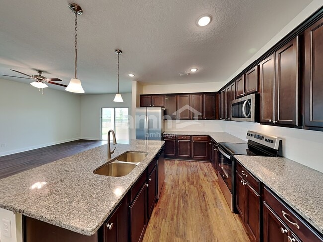 Building Photo - 352 Banyan Frst Dr