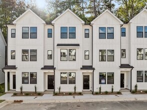 Building Photo - 1525 Crescent Townes Wy