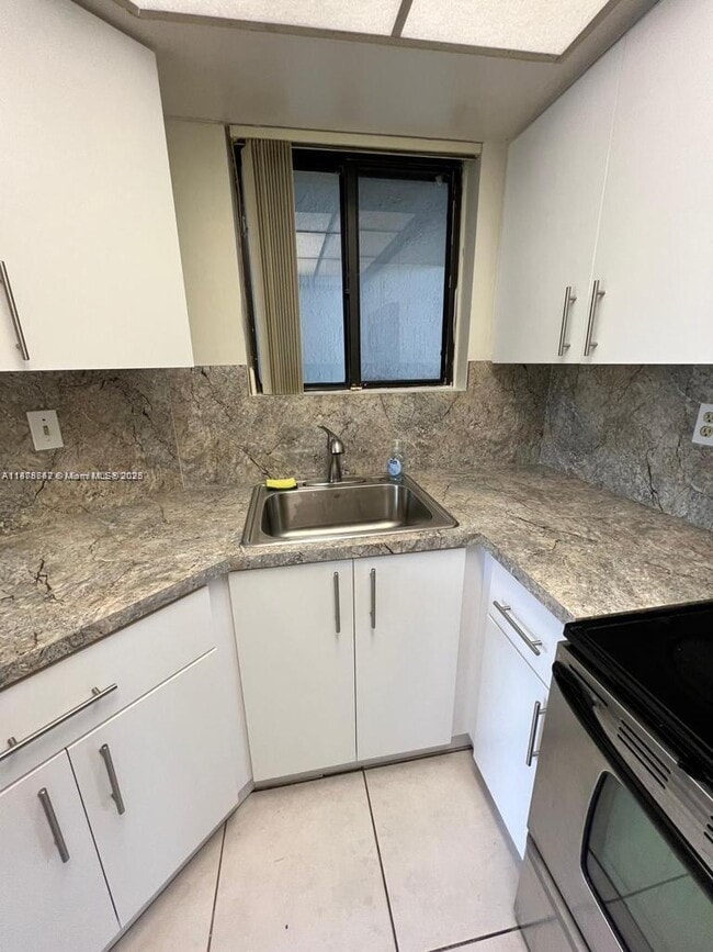 Foto del edificio - 8205 SW 152nd Ave