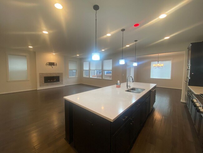 Building Photo - 4 Bedroom Home in the Heart of Sammamish! ...
