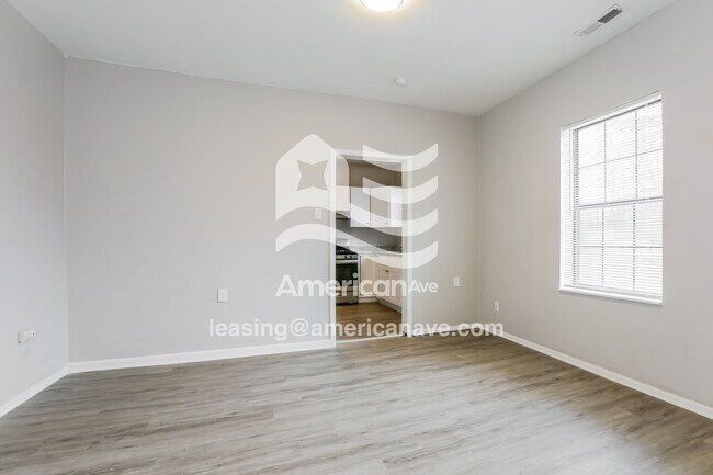 Building Photo - 524 W 35th St