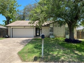 Building Photo - 2406 Broken Oak Dr
