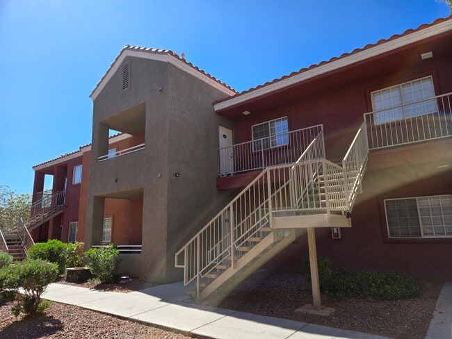 Building Photo - GREAT 2 BED, 2 BATH CONDO! READY FOR IMMED...