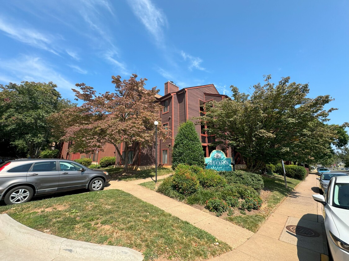 Primary Photo - 2815 Lee Oaks Ct