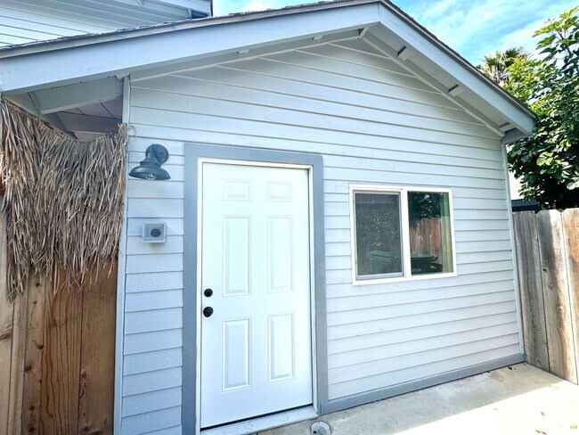 Building Photo - Brand New Beach Studio - Available NOW!!!