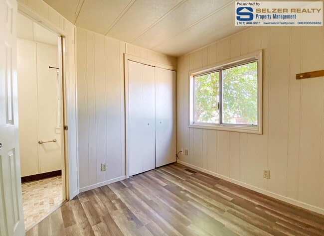 Building Photo - Cozy 2 bd. mobile in a country setting!