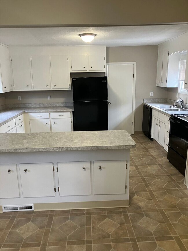 Foto del edificio - 3 bed 1.5 Bath Fully Remodeled Village Col...
