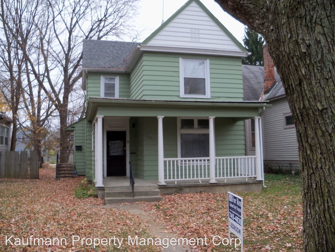 Primary Photo - 832 Columbia Ave