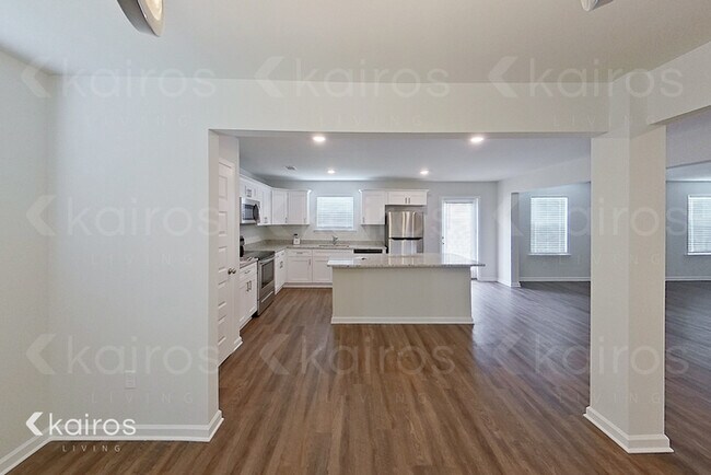 Building Photo - 201 Redwood Ct