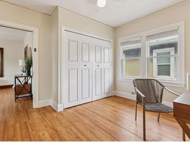 Foto del edificio - 4215-4215 Cedar Ave S
