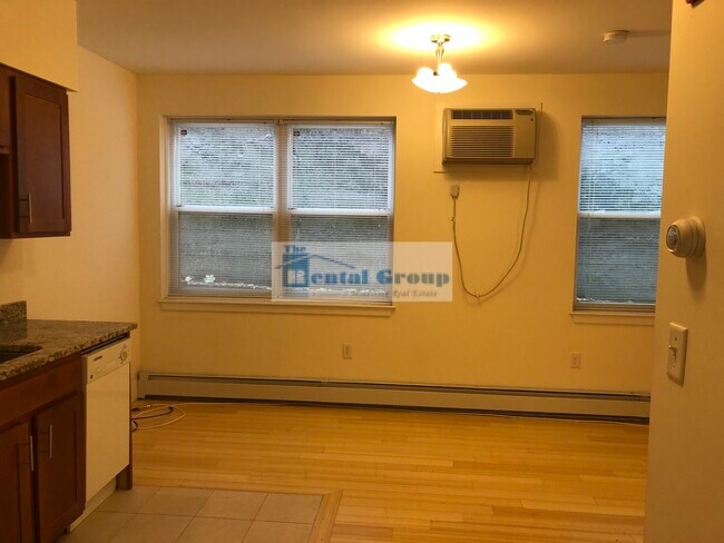 Building Photo - 400 Pleasant St