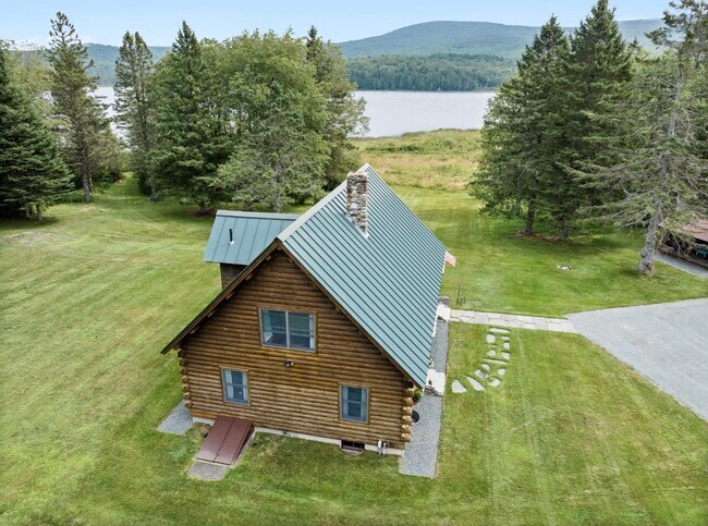 Foto del edificio - 77 Flagg Pond Rd