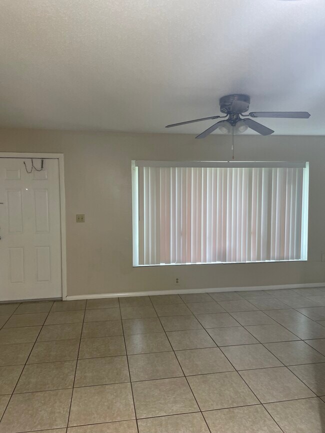 Foto del edificio - 21150 Gertrude Ave