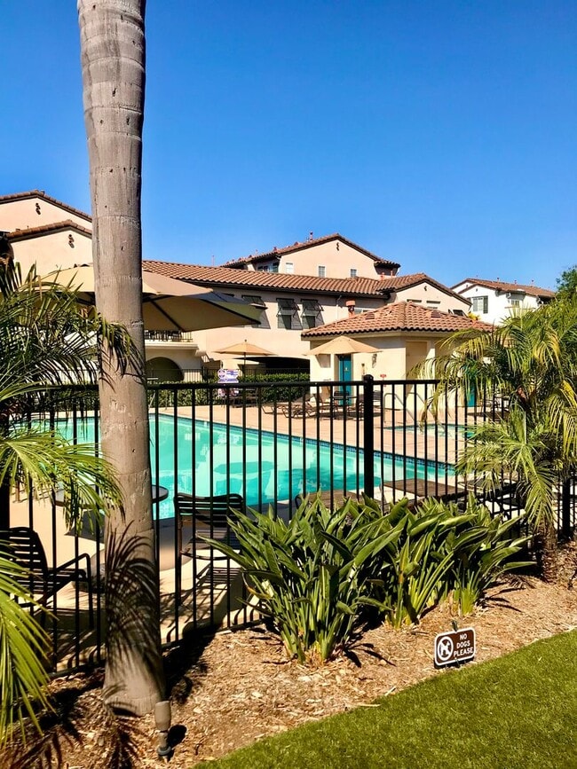 Building Photo - 2-bed 2.5 bath townhome in Cascada (Rancho...