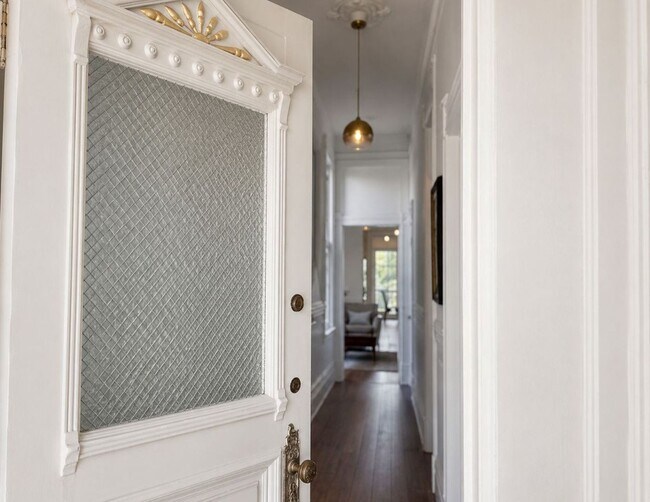 Foto del edificio - Timeless Character. Modern Lifestyle. Unbeatable Location.
