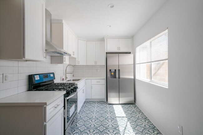 Foto del edificio - 2325 1/2 S Sycamore Ave