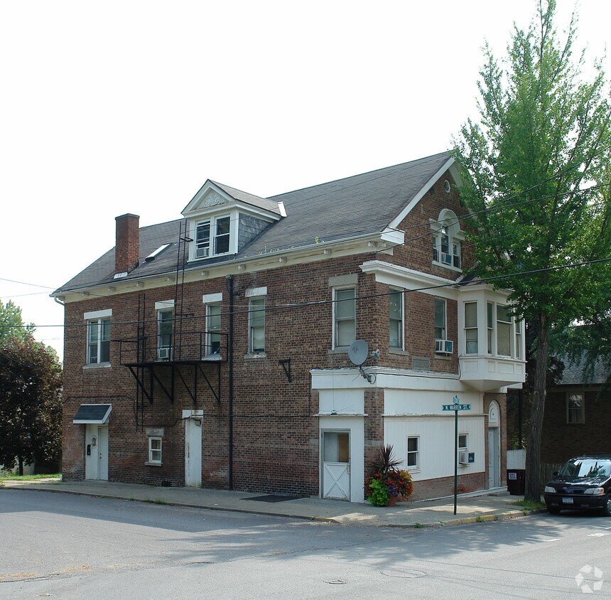 62 2nd St, Athens, NY 12015 Apartments in Athens, NY