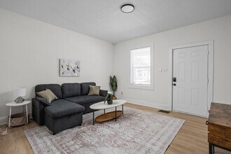 Building Photo - 211 N Addison St