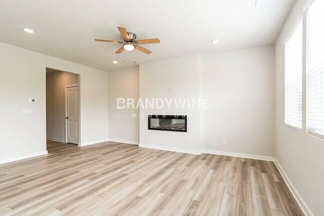 Building Photo - 2421 Appalachian Trl Dr