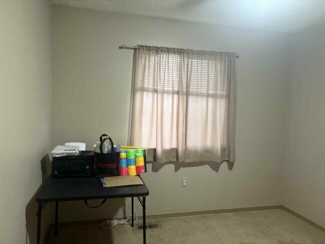 Foto del edificio - 915 Lake Ave