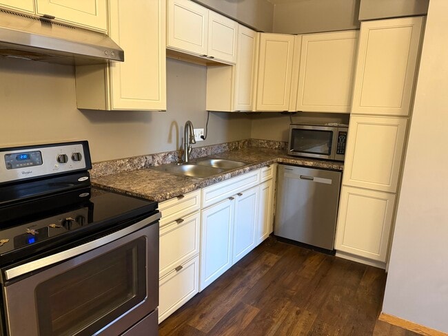 Building Photo - Phoenix Properties