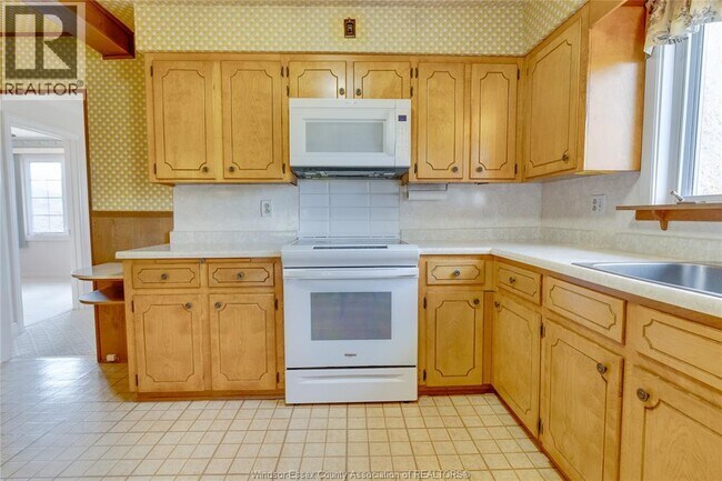 Building Photo - 2702 Tourangeau Rd