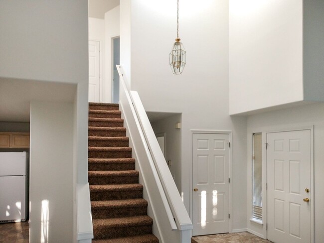 Building Photo - 6935-6937-6937 Ridgetop Dr NE