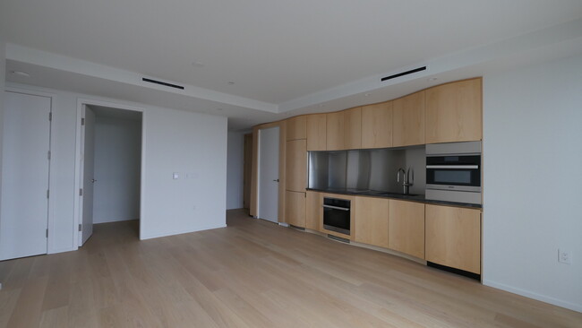 kitchen & dining area - 1568 Alberni St