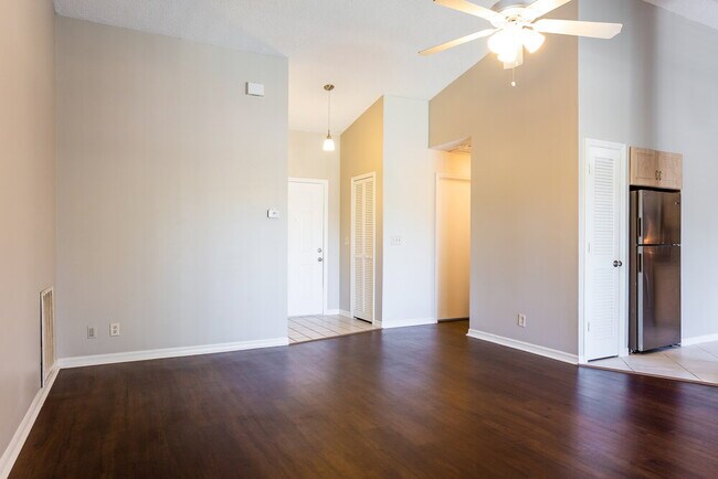 Foto del edificio - 1455 Thornbank Ln