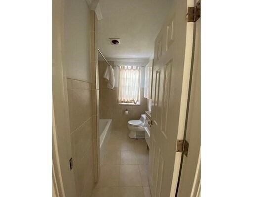 Building Photo - 237 Main St