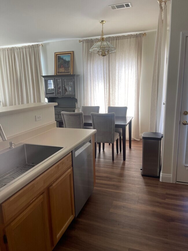 Foto del edificio - 1520 Ruby Cliffs Ln