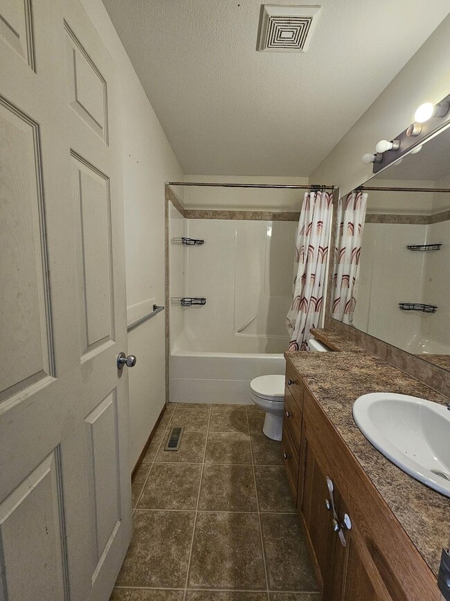 Building Photo - Townhouse in Lacombe