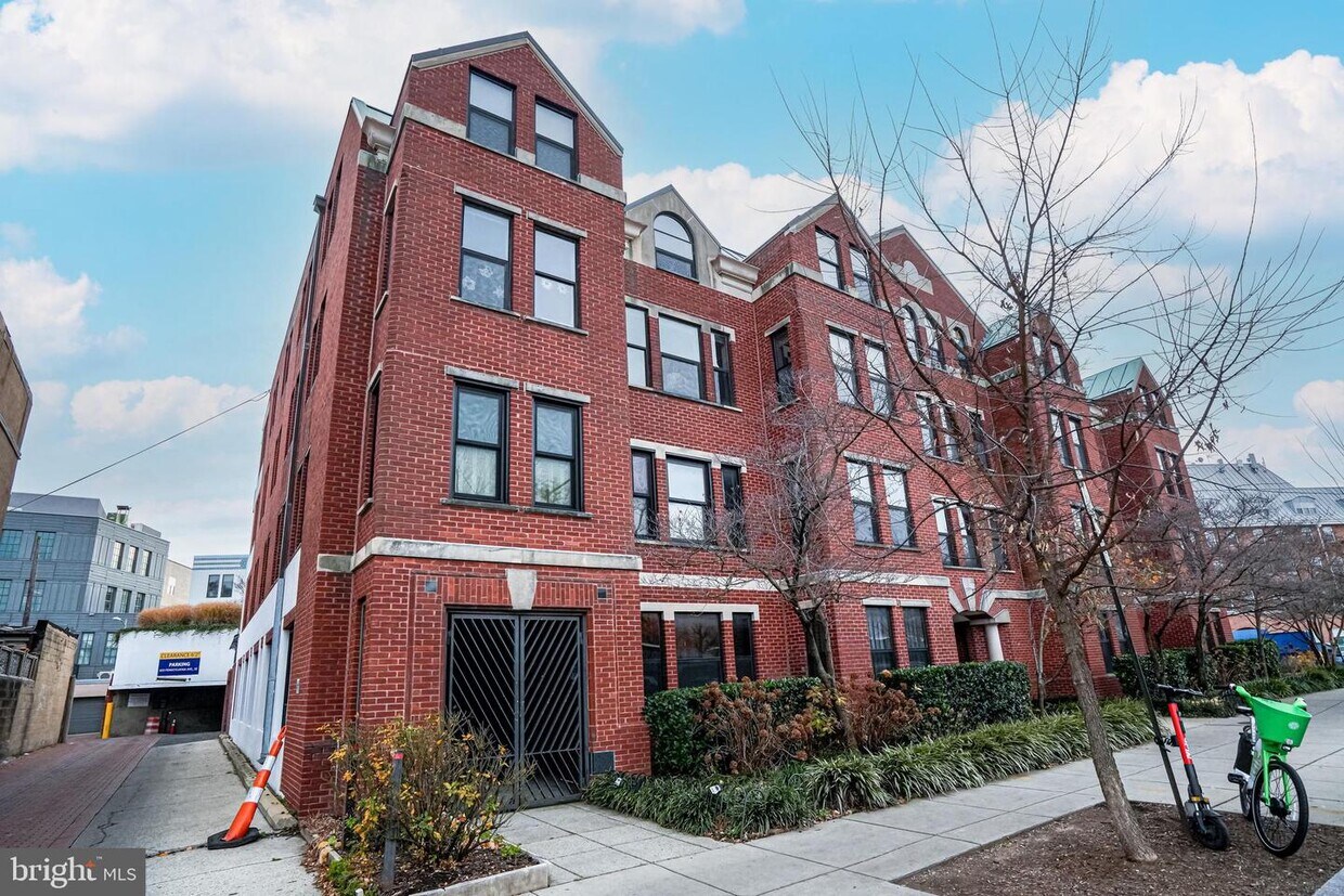 Primary Photo - 649 C St SE
