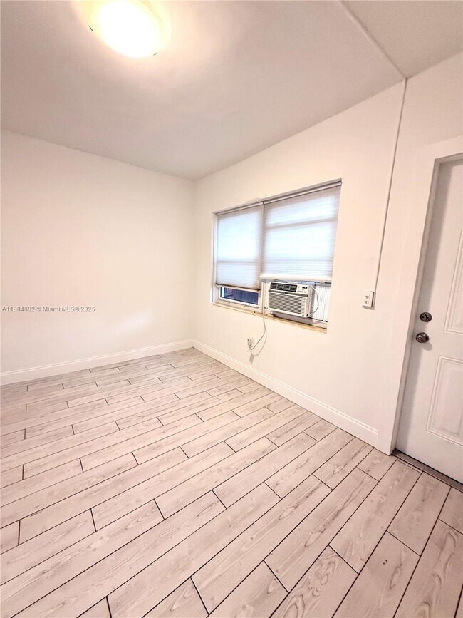 Foto del edificio - 669 NW 28th St