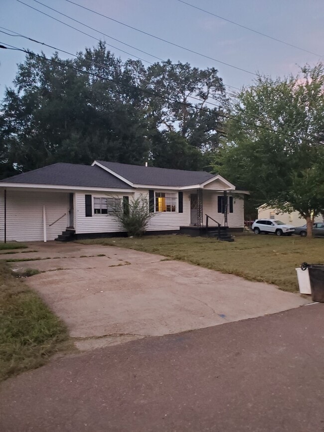 Building Photo - 114 Culpepper Dr